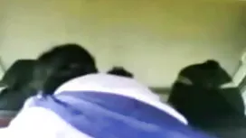 আবদ্ধ এবং অসহায় হচ্ ...