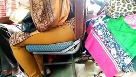 মহিলার দ্বারা ইংলিশ  ...