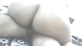 মহিলার দ্বারা ভিডিও  ...