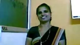 মহিলার দ্বারা ইংলিশ  ...